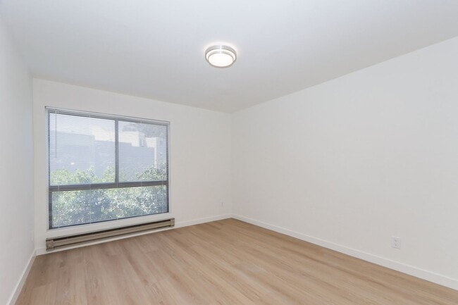Building Photo - 380 Vallejo Dr