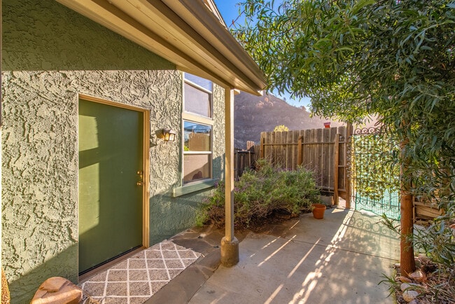 Building Photo - 543 Fernwood Pacific Dr