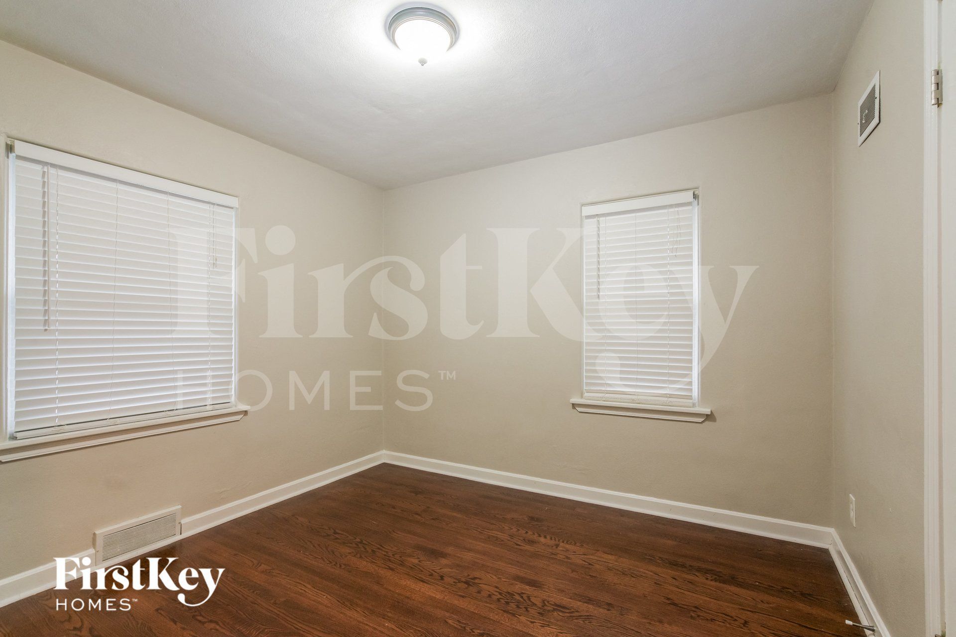 Building Photo - 9946 MacKenzie Rd