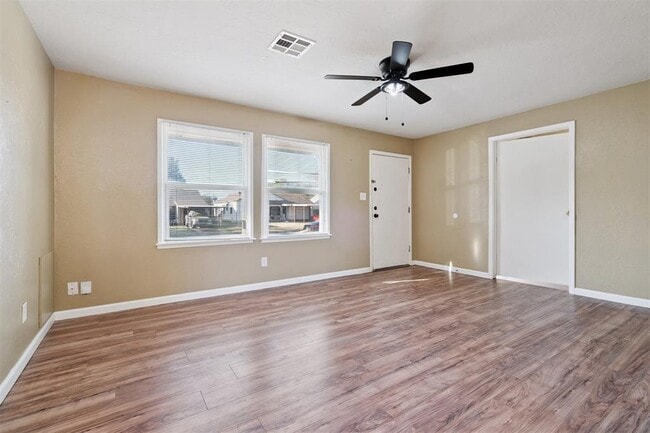 Building Photo - 317 E Key Blvd