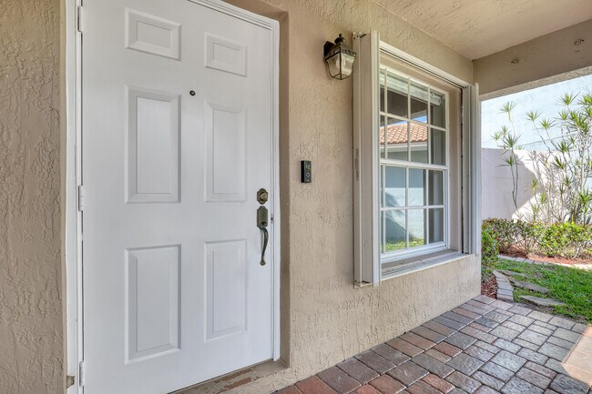 Building Photo - 3464 Commodore Ct