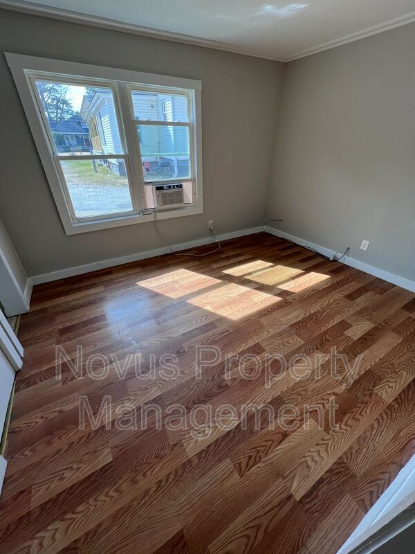 Building Photo - 304 Cedar St