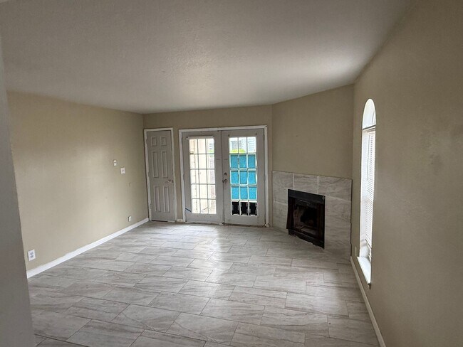 Building Photo - For lease! 1 bed, 1 bath condo