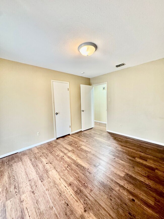 Building Photo - 5122 Moultrie Dr