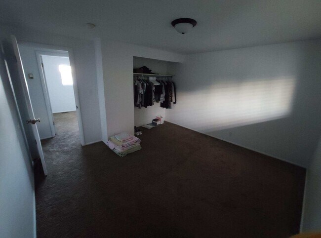 Building Photo - 2 Bedroom Orem Apartment with NEW Washer a...