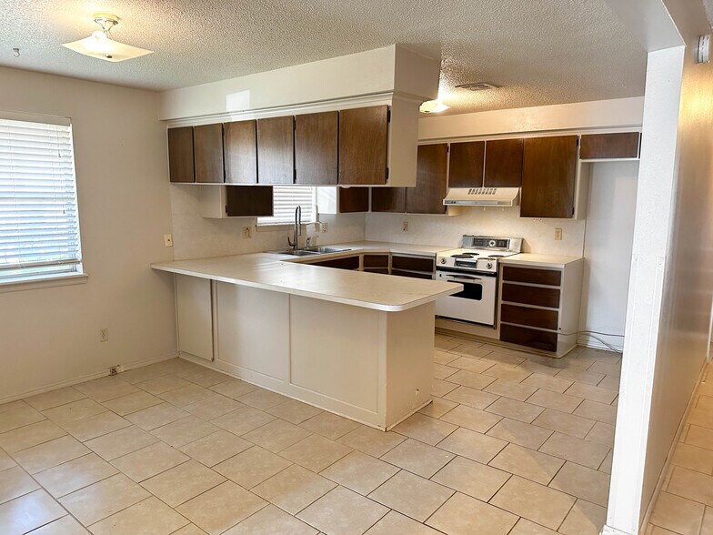 Building Photo - 4112 Mason Dr