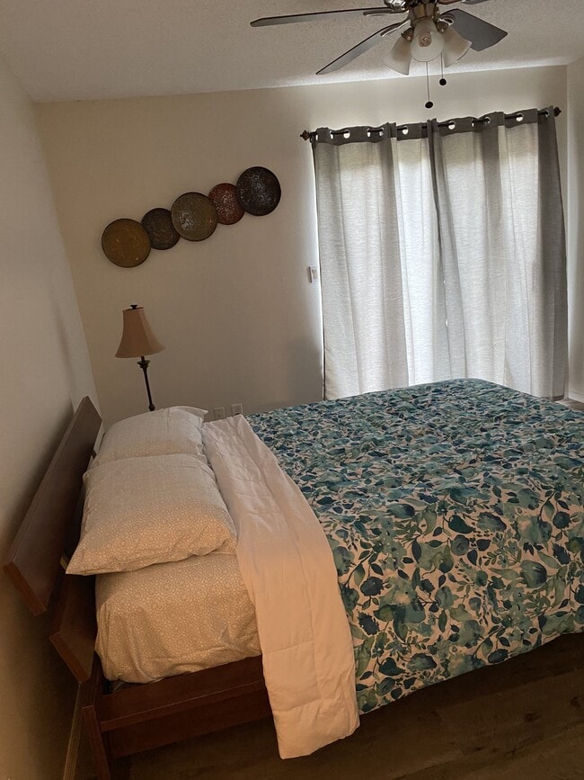 Building Photo - 7350 Oak Meadows Cir