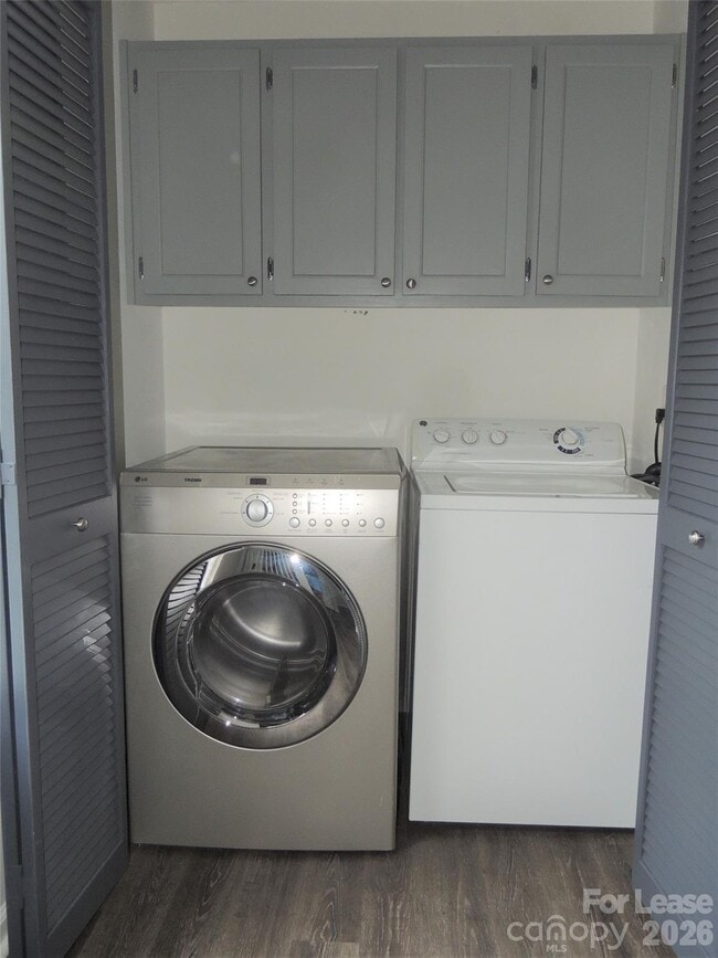 Building Photo - 9252 Kings Canyon Dr