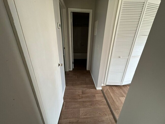 Building Photo - 138 Mendel Ct