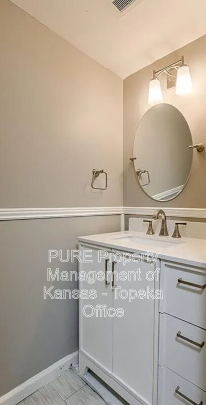 Building Photo - 9917 Flora Ave