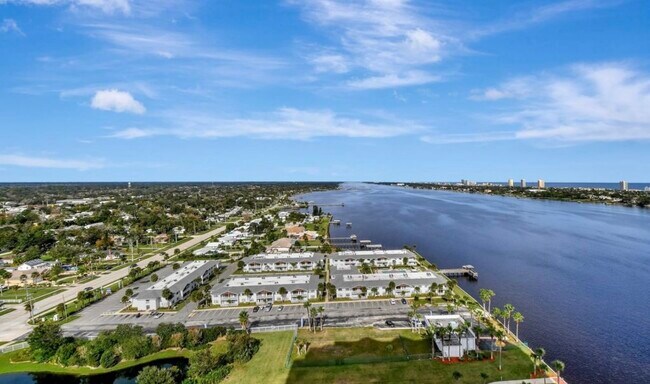 Building Photo - 241 Riverside Dr