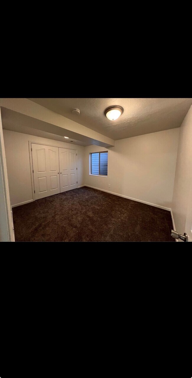 Building Photo - 3004 S Perennial Ct
