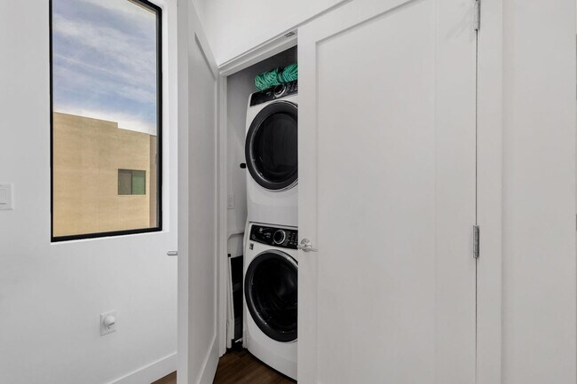 Building Photo - 4220 N 32nd St