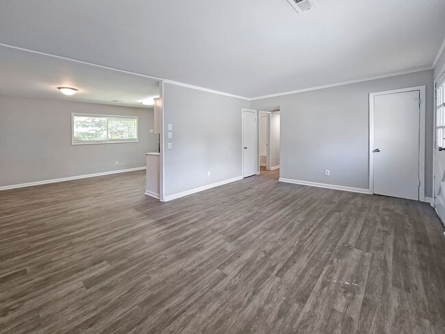 Building Photo - Updated 3-Bedroom Brick Ranch in Jonesboro with Fenced Yard & Prime Location