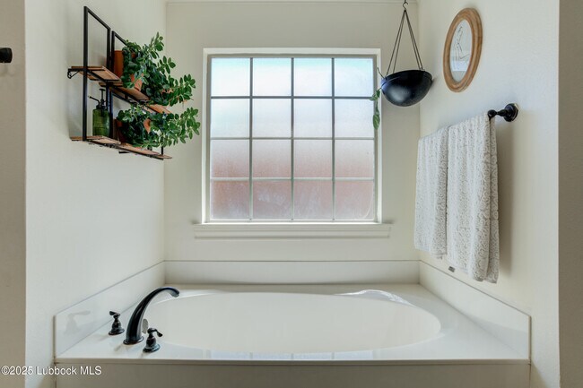 Building Photo - 5512 103rd St