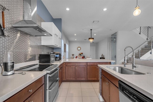 Building Photo - 3332 W 95th Terrace