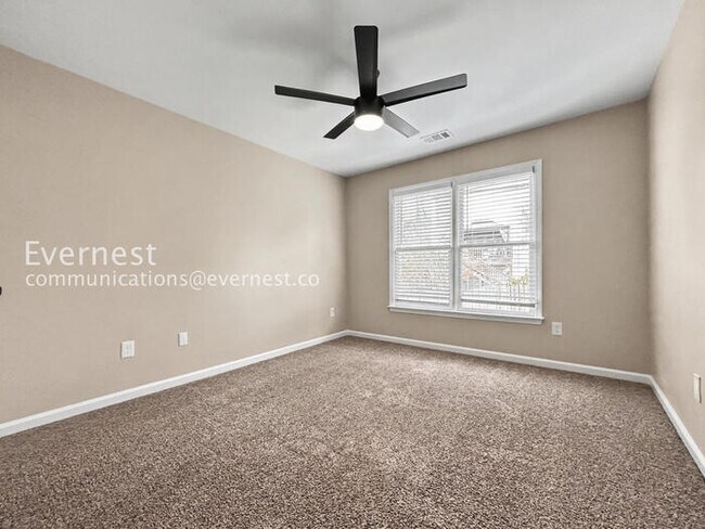 Building Photo - 3-Beds 3.5 Baths Spacious Home with Fenced Yard and Garage Parking