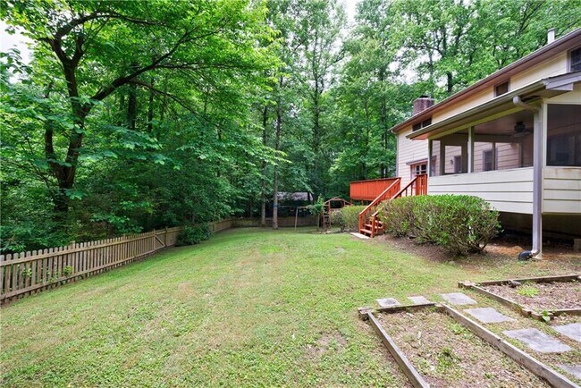 Building Photo - 10565 Shallowford Rd