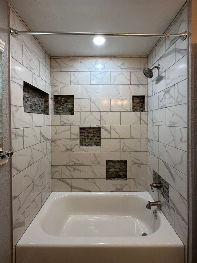 Building Photo - 6130 SW Oakcliff Ave