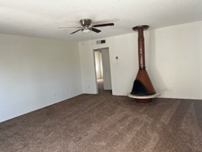 Building Photo - 6012 Stockdale Hwy