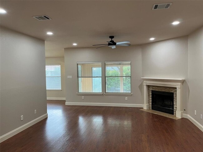 Building Photo - 1204 Jordan Ln