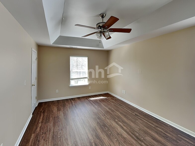 Building Photo - 1041 Vanguard Dr