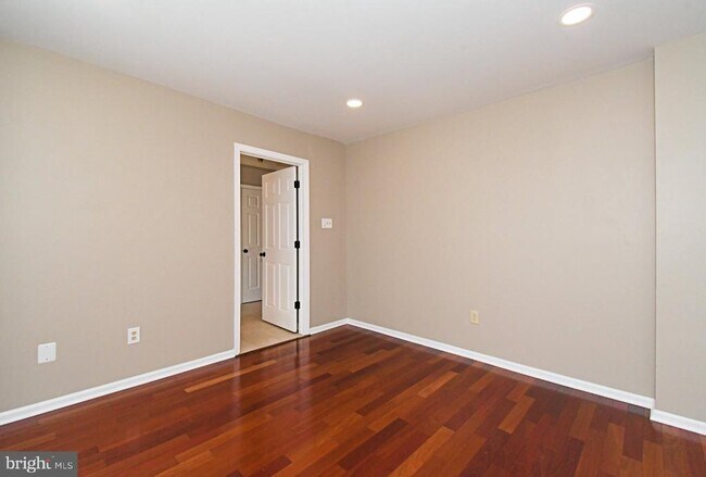 Building Photo - 6 Kanon Ct