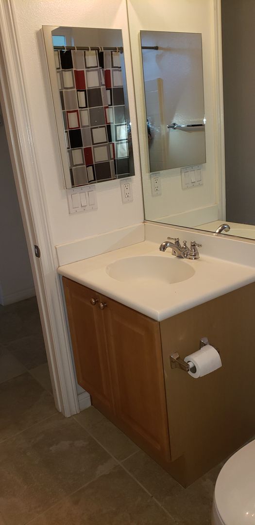 Building Photo - 70 Vía De La Valle