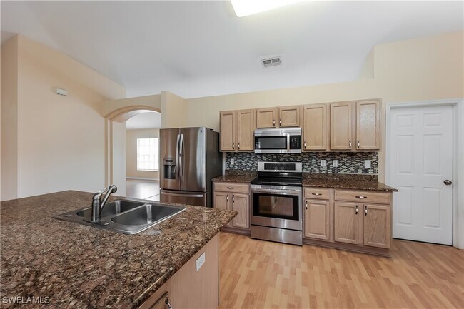 Building Photo - 1120 Cariston Ave