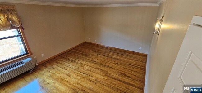 Building Photo - 416 68th St