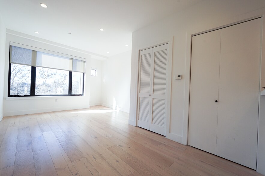 Building Photo - 2747 San Pablo Ave