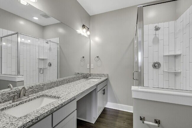 Building Photo - Modern 2BD, 2.5BA Townhouse with Large Loft in Travelers Rest