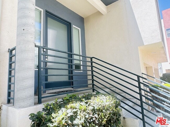 Building Photo - 6581 S Seabluff Dr