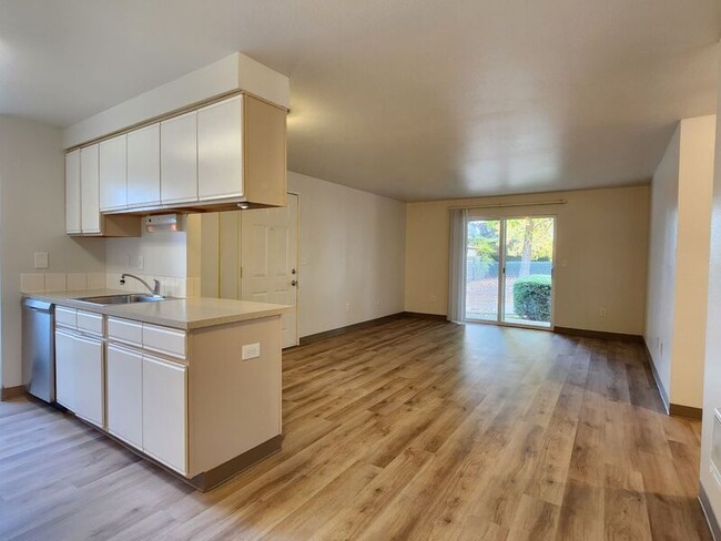 Building Photo - 1285 NW 183rd Ave