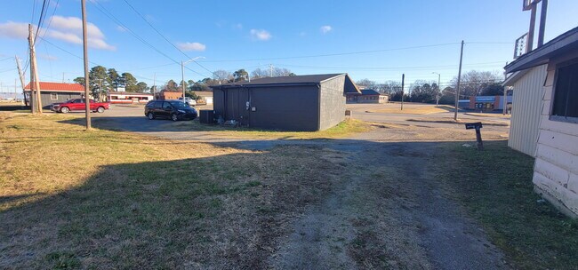 Building Photo - 2105 N Broadway St