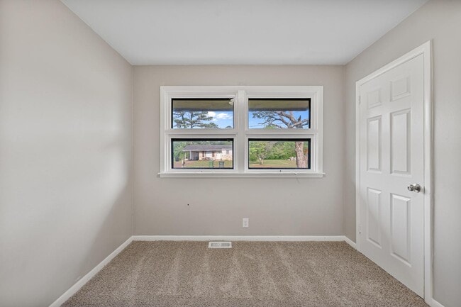 Building Photo - 4241 Tee Jay Dr NW