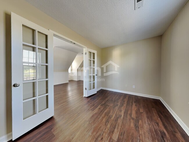 Building Photo - 55 Old Tree Ct