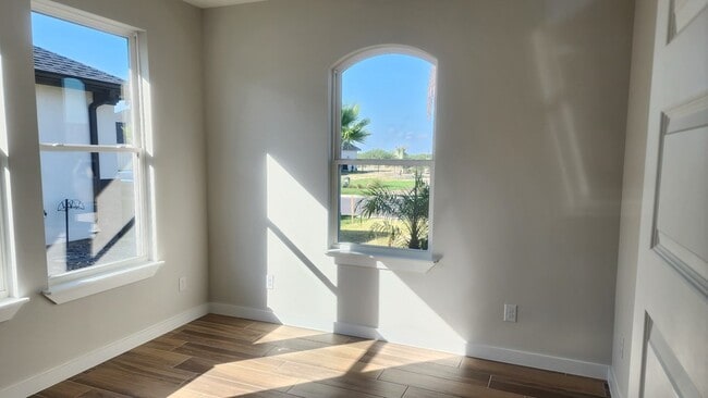 Building Photo - 157 Torrey Pines Dr