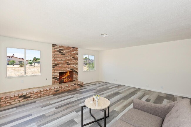 Building Photo - 15073 Mojave St