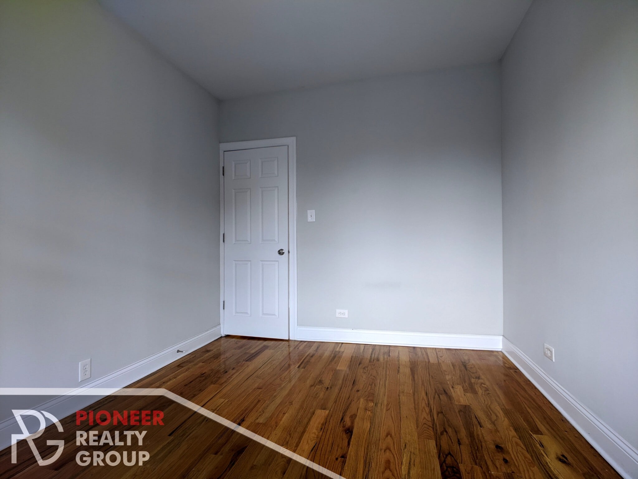 Building Photo - 953 W Cornelia Ave