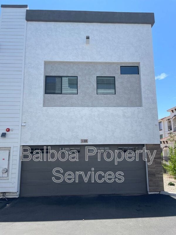 Building Photo - 1318 S 105th Pl