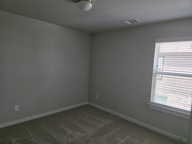 Building Photo - 333 Spruce Oak Ln
