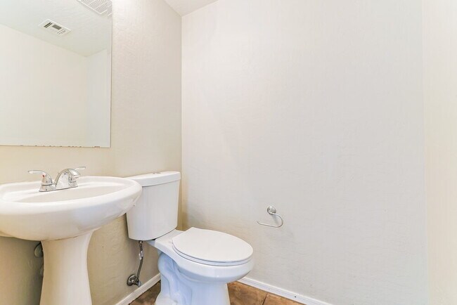 Building Photo - 2415 W Wrangler Way