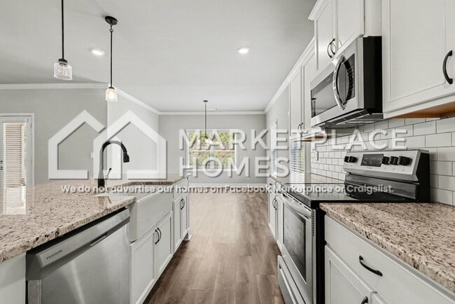 Building Photo - 90 Hawthorn Ln