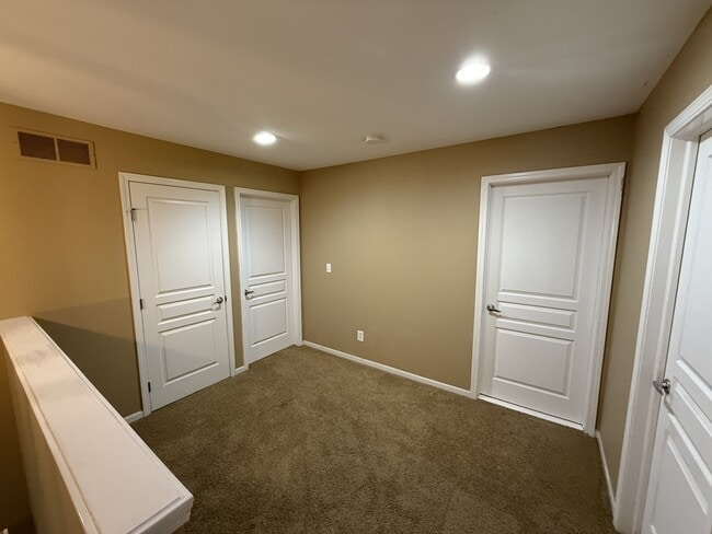 Building Photo - 163 S Vista