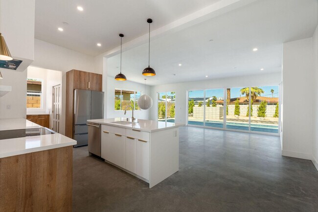 Building Photo - 416 Rosa Parks Rd