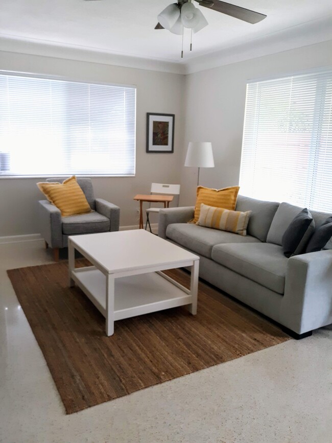 Living room - 935 NE 18th Ct