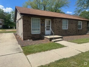 Building Photo - 518 N Oak St