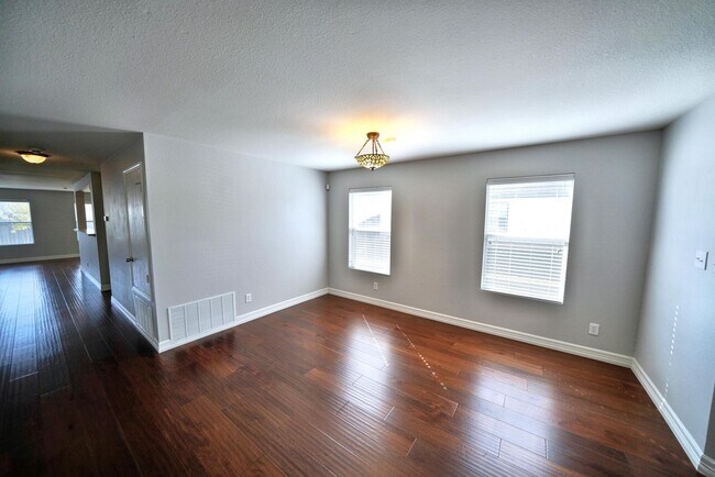 Building Photo - Beautiful home in the desirable Trails of Kensington Ranch, Schertz, TX - Realtor Commission: $500