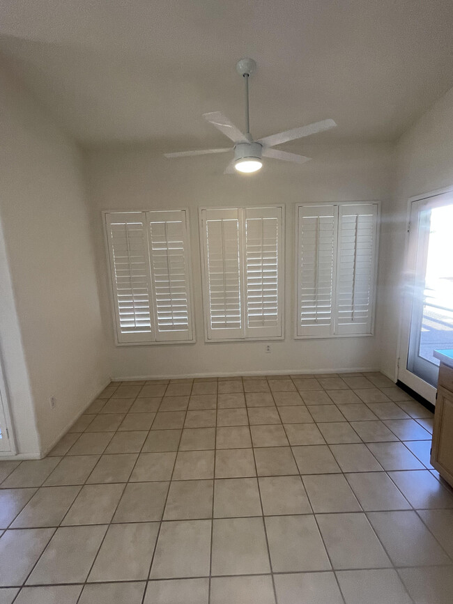 Kitchen Breakfast Nook - 44425 Kings Canyon Ln